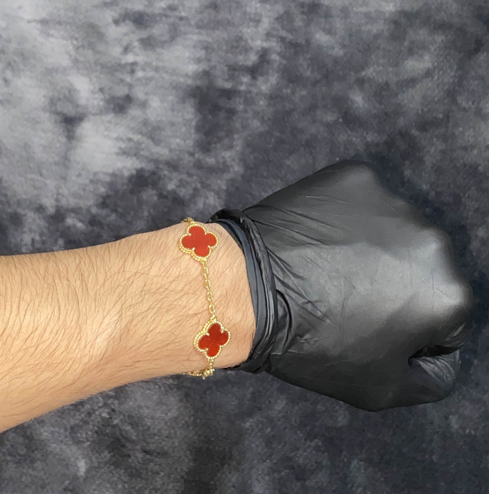 pulso estilo Vancleef plata 925. bañado en oro de 18k